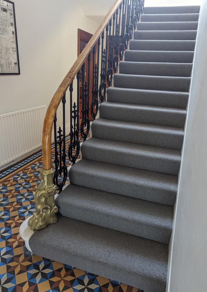Loop pile carpet